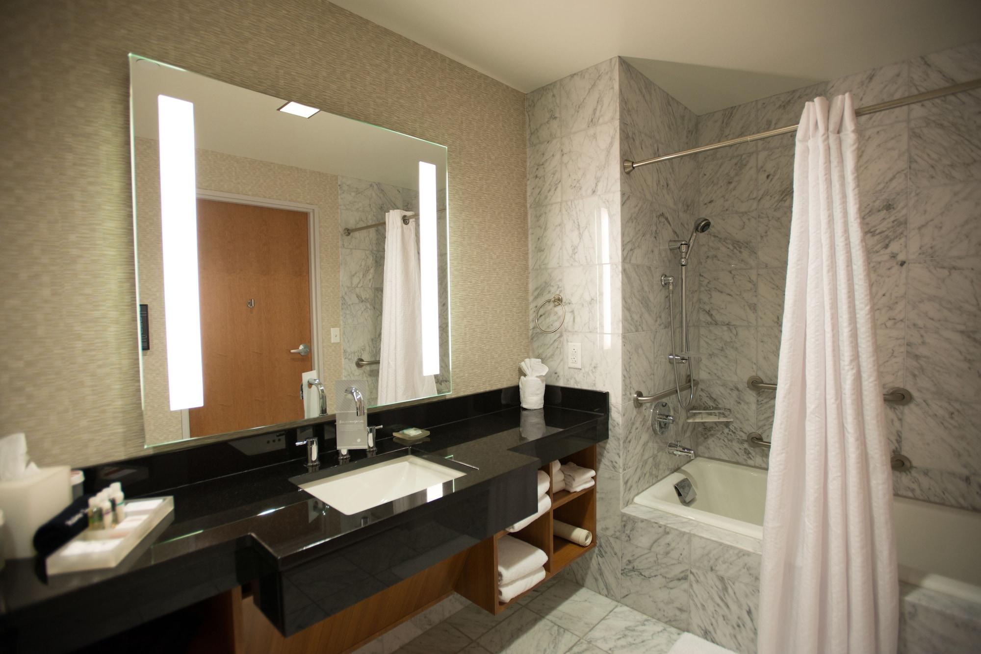 סידר רפידס The Hotel At Kirkwood Center מראה חיצוני תמונה