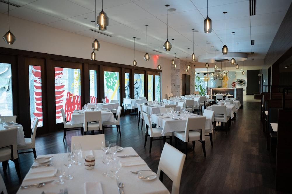 סידר רפידס The Hotel At Kirkwood Center מראה חיצוני תמונה