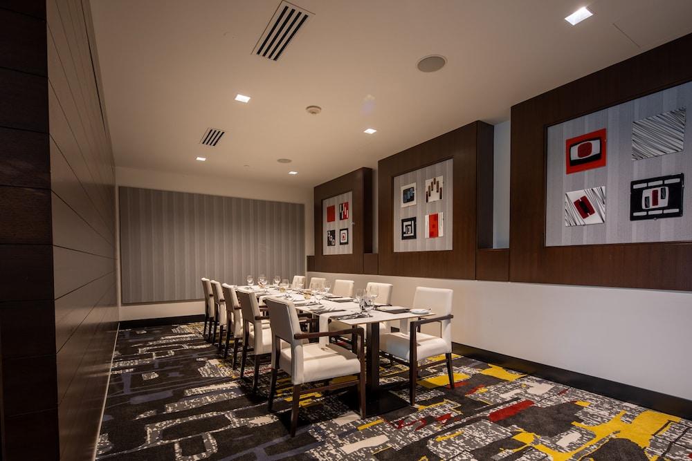 סידר רפידס The Hotel At Kirkwood Center מראה חיצוני תמונה