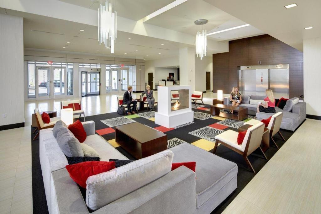 סידר רפידס The Hotel At Kirkwood Center מראה חיצוני תמונה