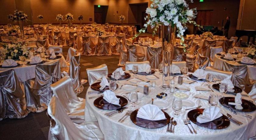 סידר רפידס The Hotel At Kirkwood Center מראה חיצוני תמונה