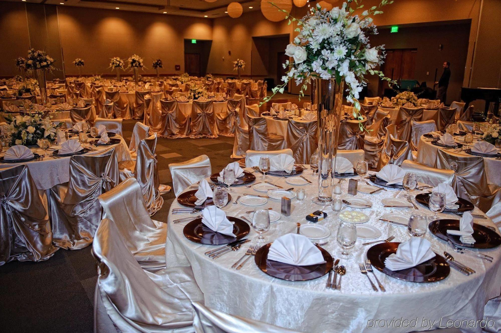 סידר רפידס The Hotel At Kirkwood Center מסעדה תמונה